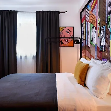 Colorful Chic: Cozy Studio In The Bustling City Center