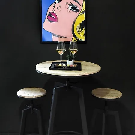 Colorful Chic: Cozy Studio In The Bustling City Center Bucharest