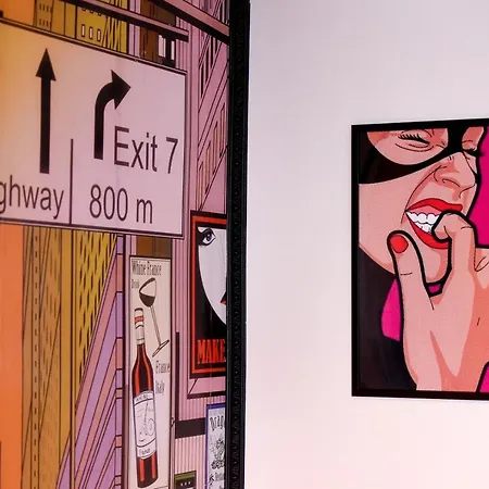 Colorful Chic: Cozy Studio In The Bustling City Center *