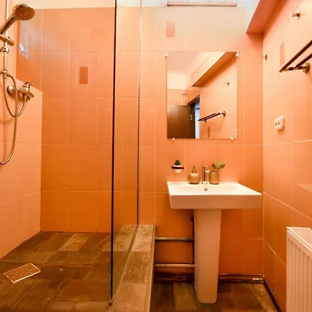 Colorful Chic: Cozy In The Bustling Center Apartmán Bukurešť