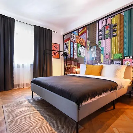 Colorful Chic: Cozy Studio In The Bustling City Center Apartment *